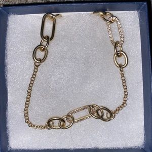 ($3) Gold chain necklace with details